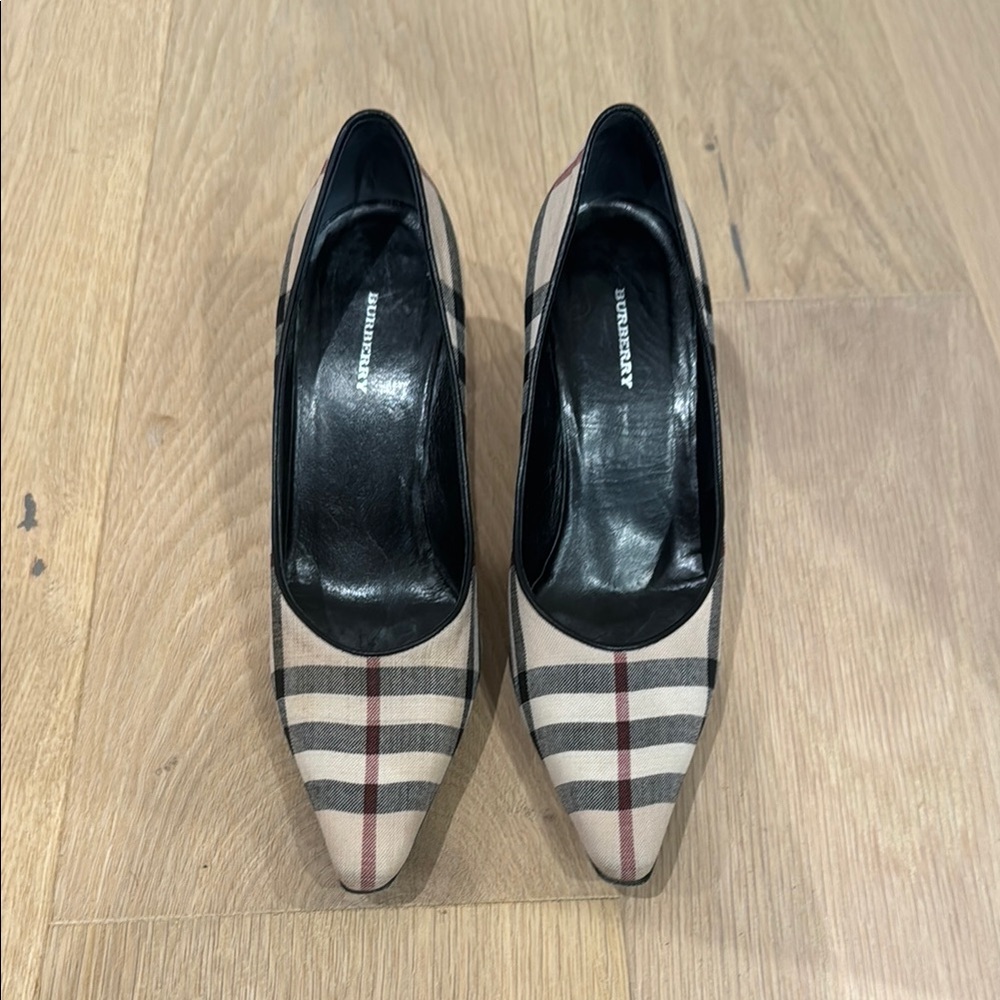 Burberry Classic pumps